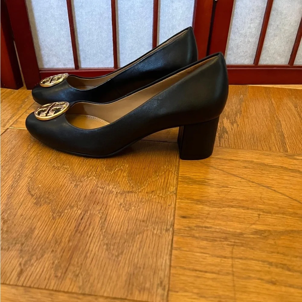 Tory Burch Leather Chelsea 50MM Pump - Picture 4 of 9